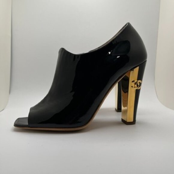 CHANEL Open-Toed Ankle Boot with Gold Detail Sz EUR 37/ US 6.5 - Picture 2 of 11